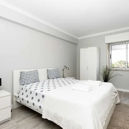 Cozy With Sea View In * Estoril