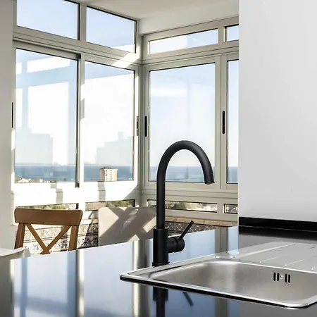Cozy With Sea View In דירה *